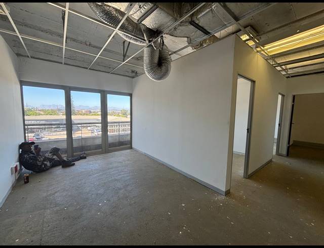 840M² OFFICE TO LET IN TYGER VALLEY